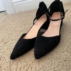 Black Pointed Closed Toe Heels - 7